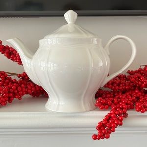 Mikasa Antique White Ultima Large Teapot.